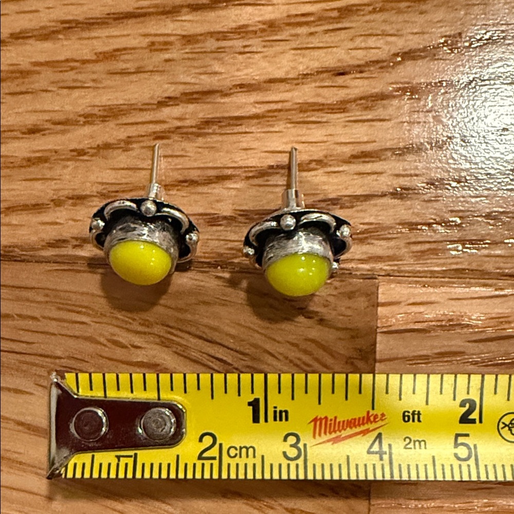 Elegant Yellow and Silver Floral Round Stud Earrings .925 stamped - Picture 5 of 5